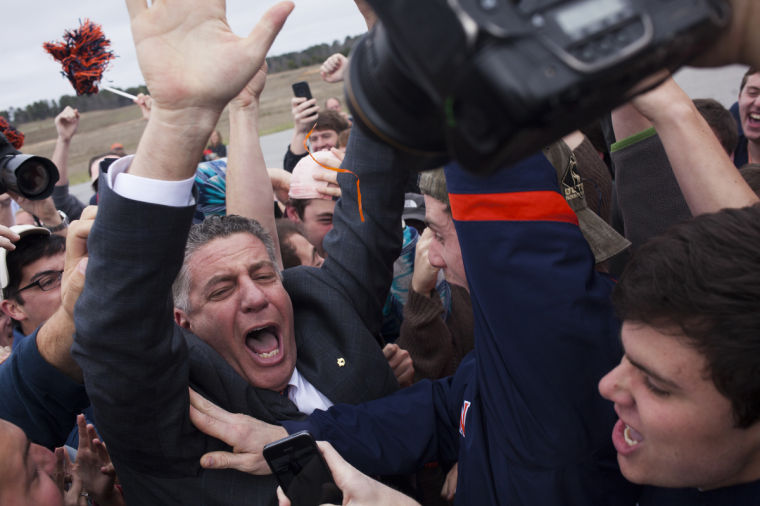 Bruce Pearl officially hired